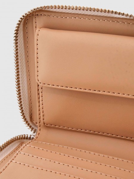 Coin Walle Woman Guess